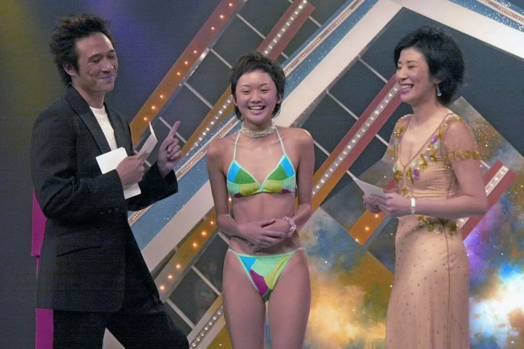 十七歲的李綺雯參加亞視女優比賽入行,吳君如和鎮宇是比賽司儀。