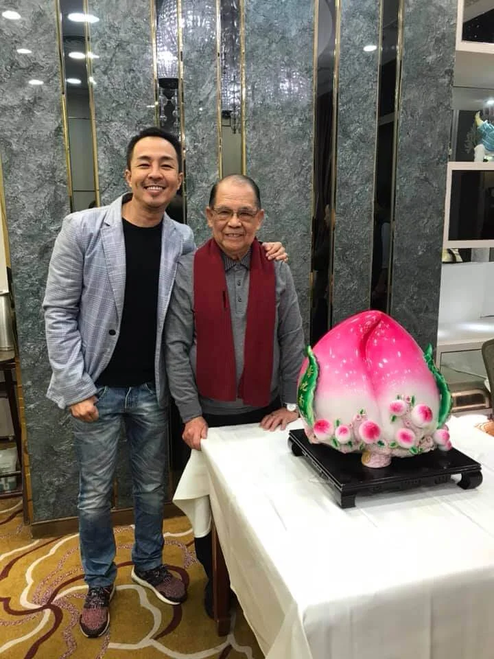 與父親同住，Roland慶幸沒有太大的家庭壓力，梁爸爸今年已九十三歲，精神與身體都非常健康，令Roland很感恩。