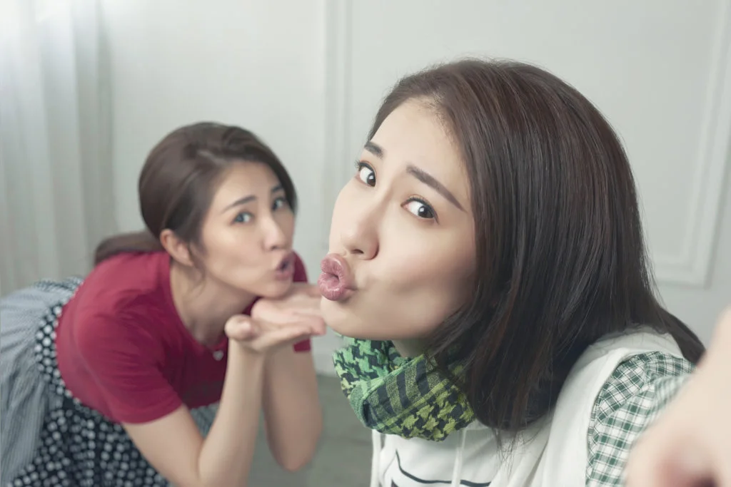 石詠莉在片中飾演一對孖生姊妹,兩個角色的性格有很大分別,非常考她的演技。