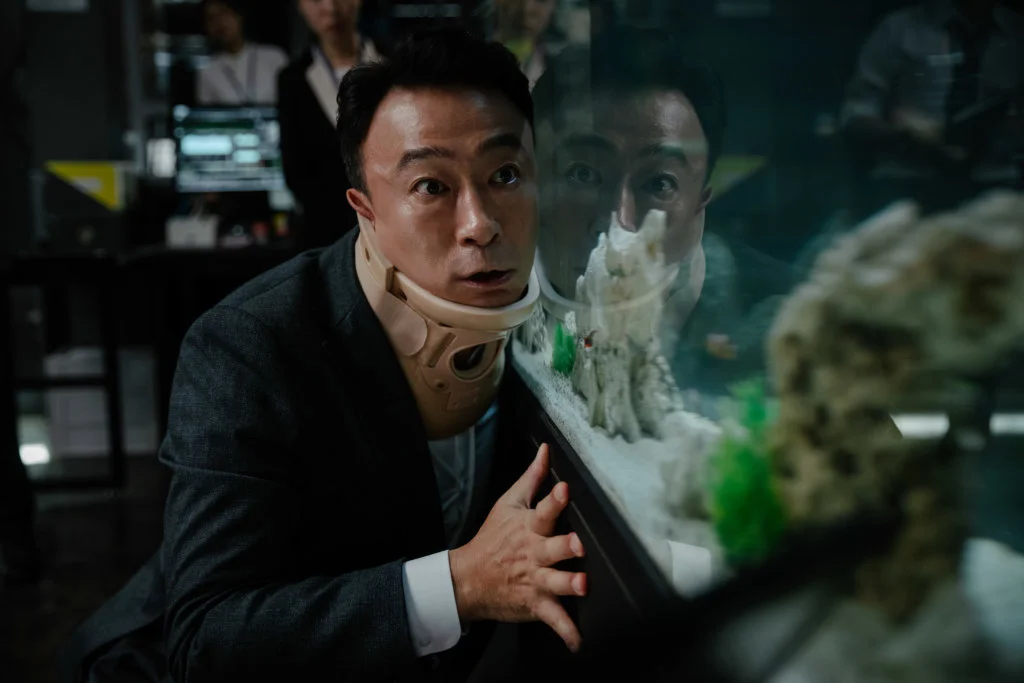李聖民飾演的朱特務，因一次意外而得到與動物溝通的能力。