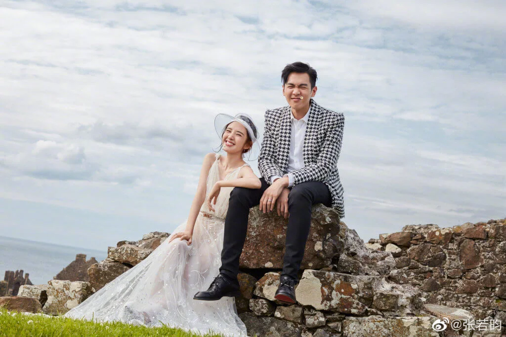 去年六月張若昀和唐藝昕於愛爾蘭舉行婚禮,更拍攝一系列反傳統婚照。