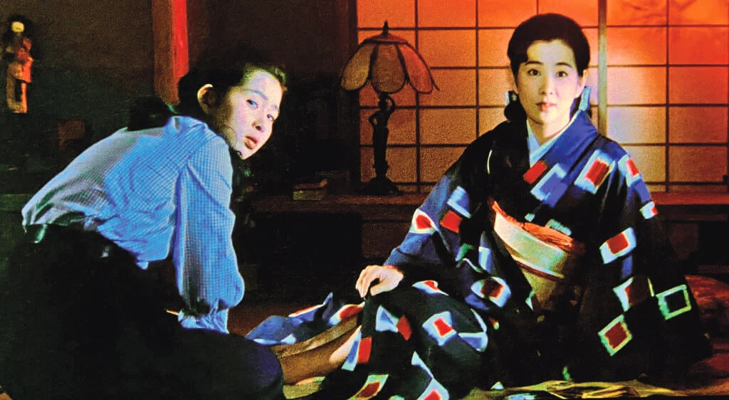 四妹妙子(古手川祐子)給三姊雪子(吉永小百合)剪腳甲,偶一抬頭,與門外的男子四目交投,手即時伸到敞開了的和服下襬,引得妙子也回頭向門邊。來不及躲避的二姊夫,似還未從夢中醒來。