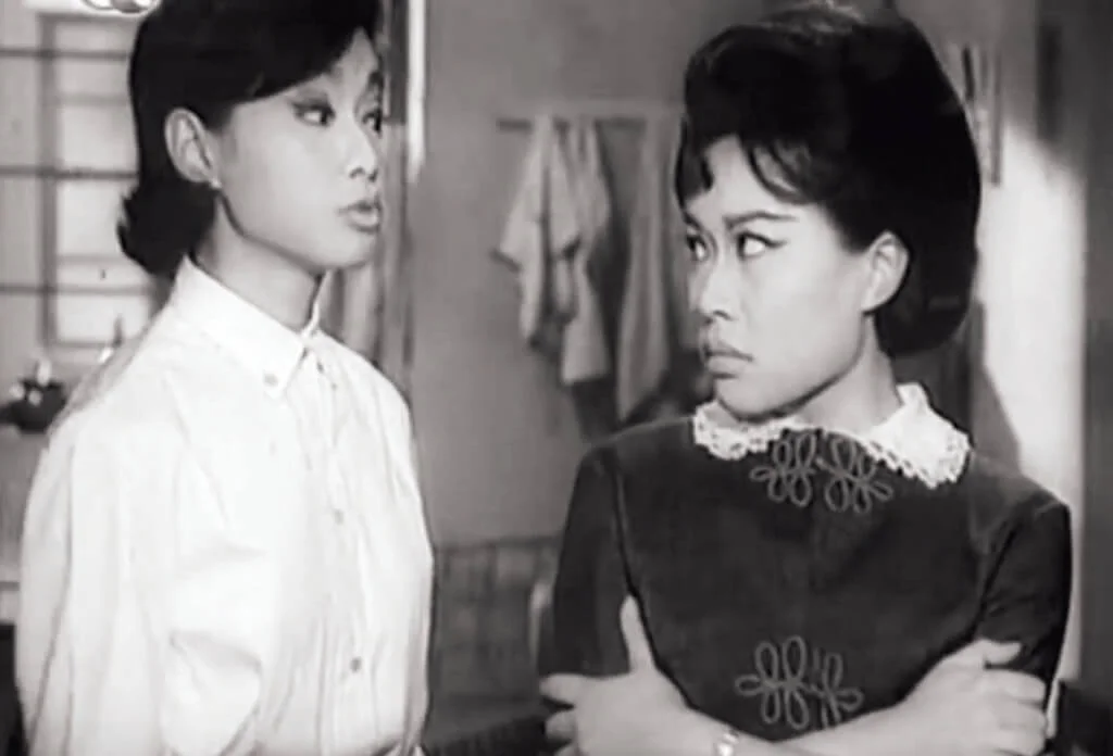 龐碧雲與南紅在《電梯女郎》(1965)中姊妹二人都是「揸𨋢妹」,但灰姑娘們終於覓得如意郎君,一個是建築師張英才,一個是電梯公司少東麥基。龐碧雲和南紅的對手戲「一時無兩」,妺妹每句台詞皆字正腔圓,姊姊反而從沒如此天然萌。