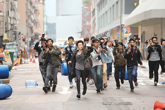 《導火新聞線》電視版的成功,催生了電影版,周家怡也一躍成為銀幕上的女主角。