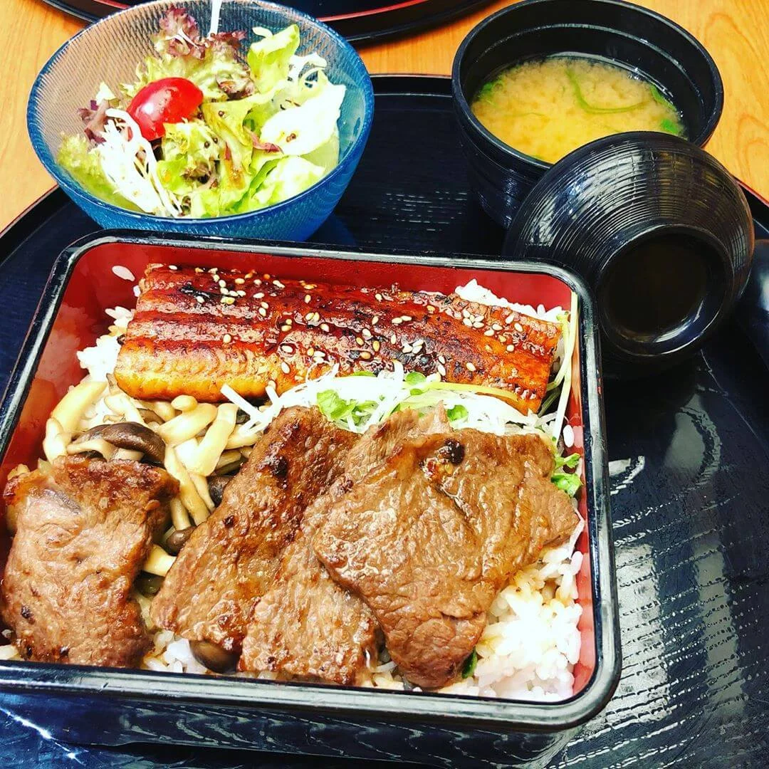 楊怡懷孕後胃口不錯，上星期外出時更吃了一份禾牛鰻魚定食。