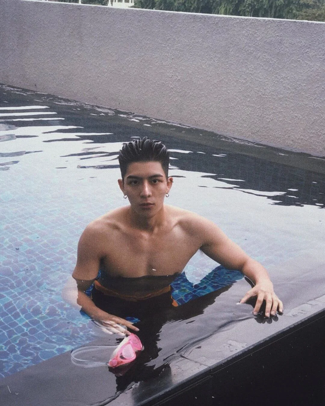 余衍隆身材也有睇頭呢