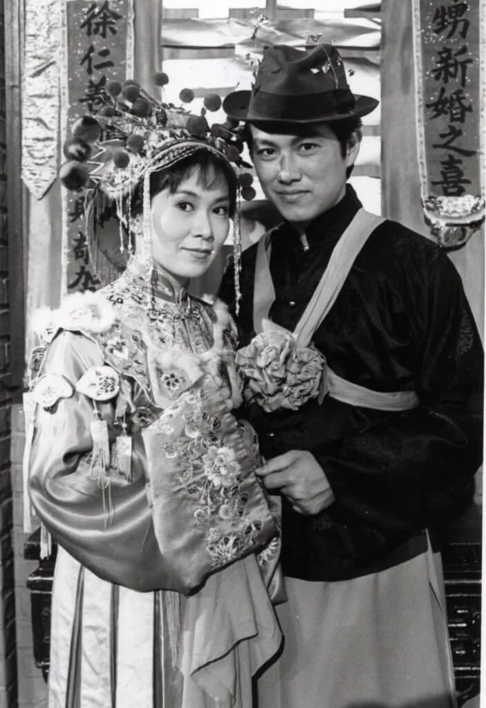 于洋在無綫做小生時配過不少花旦,在《未了情》中與李司棋拜堂成親。