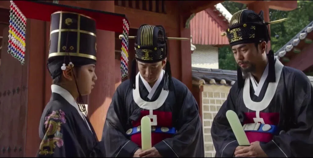 安宰弘(中)做小皇帝的內侍臣