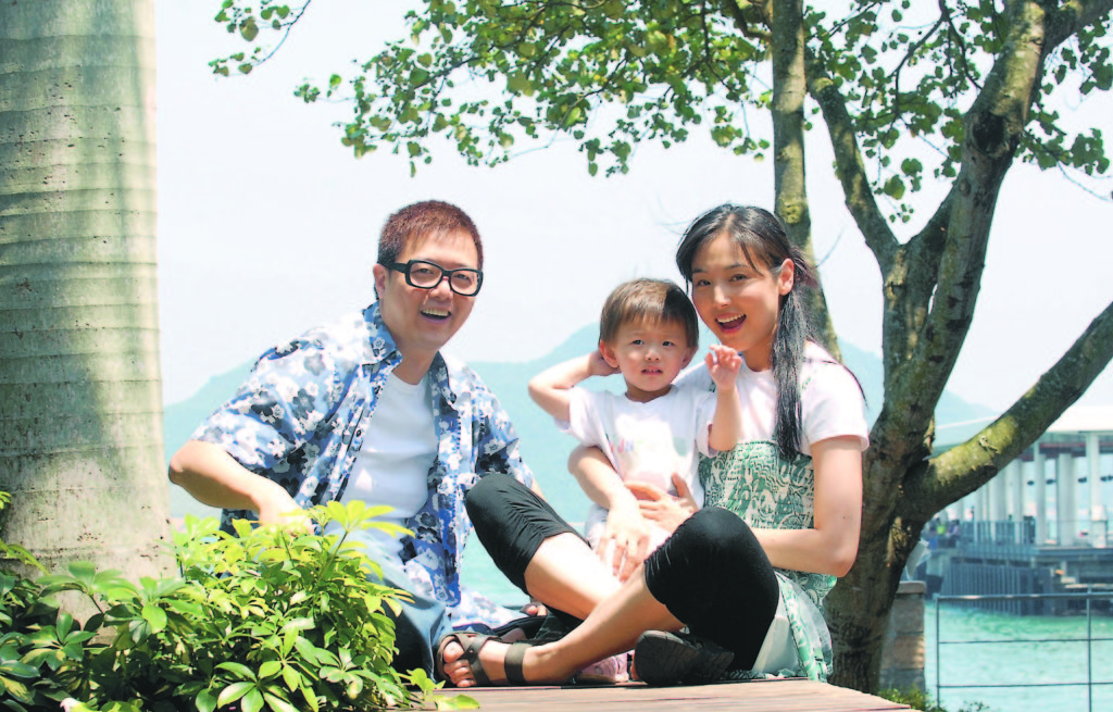 張錦程和張延很多時分隔兩地工作,女兒夢夢由夫婦和嫲嫲爺爺輪流照顧。