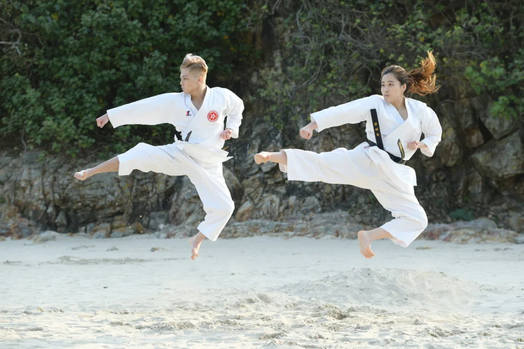 李智剛與姊姊李剛慧一齊學空手道。