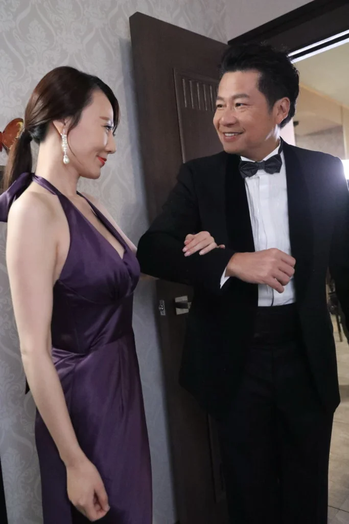 在《法證先鋒Ⅳ》,鄭子誠背住女友陳煒出軌,對象更是女友的好姊妹康華,看到觀眾眼火爆。