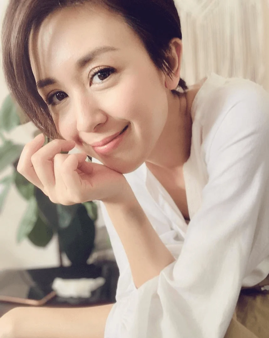 唐寧保養得宜，樣子仍十分青春