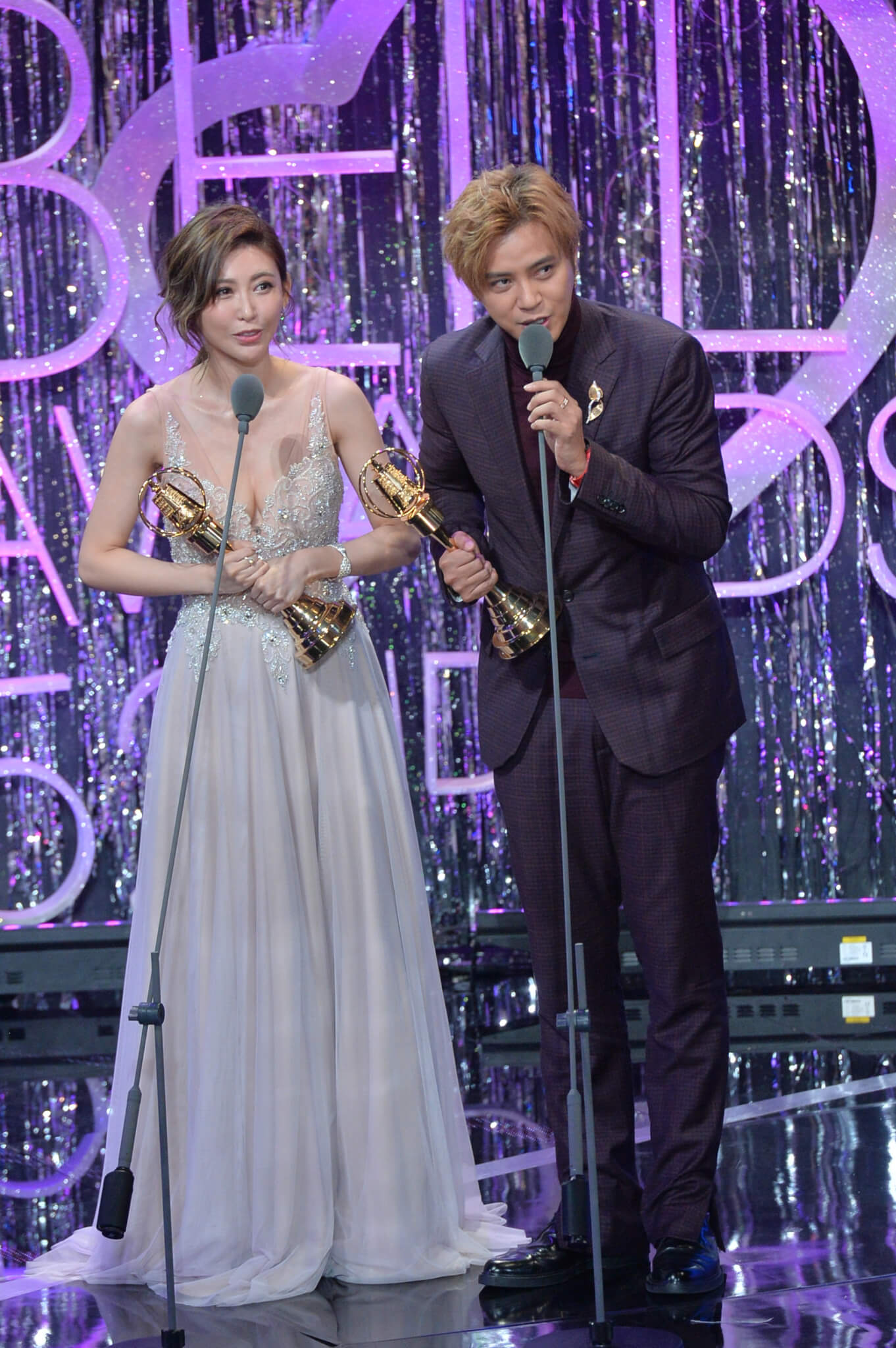 愷樂與羅志祥憑《娛樂百分百》於《第52屆電視金鐘獎》頒獎禮奪得「綜藝節目主持人獎」。