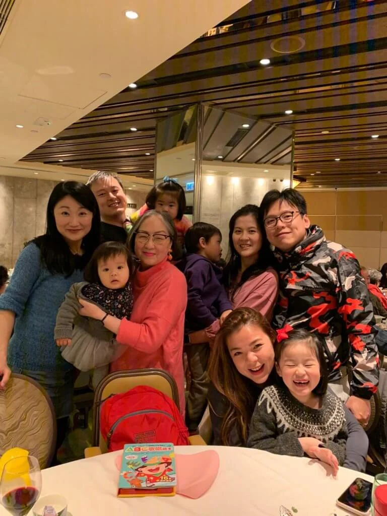 盧宛茵有兩子一女,兩子已成家立室,共有四名孫仔孫女,一家人飯叙坐滿一圍枱,非常熱鬧。