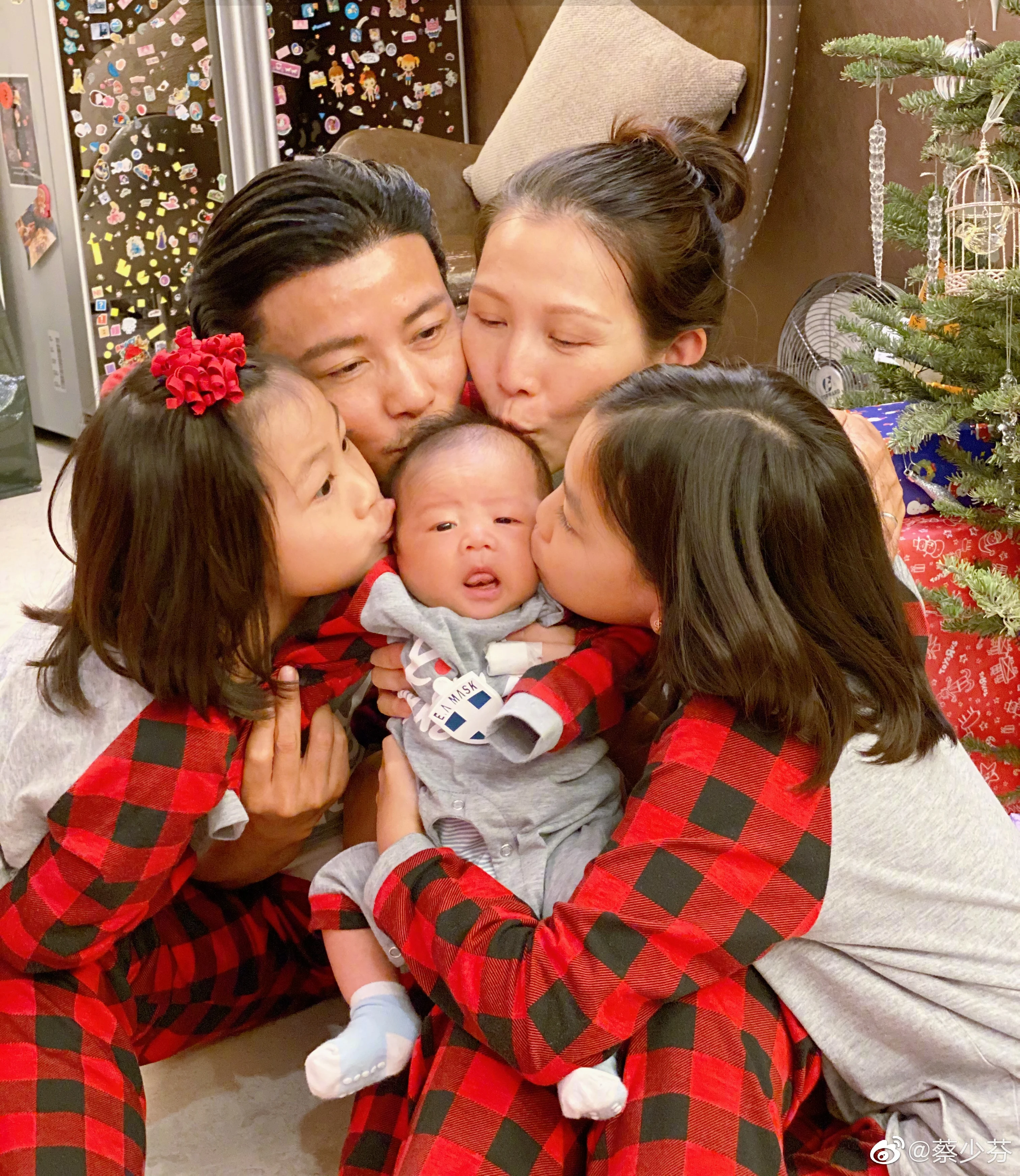 張晉與蔡少芬只要一家五口齊聚，到哪裏度假都是一樣吧。