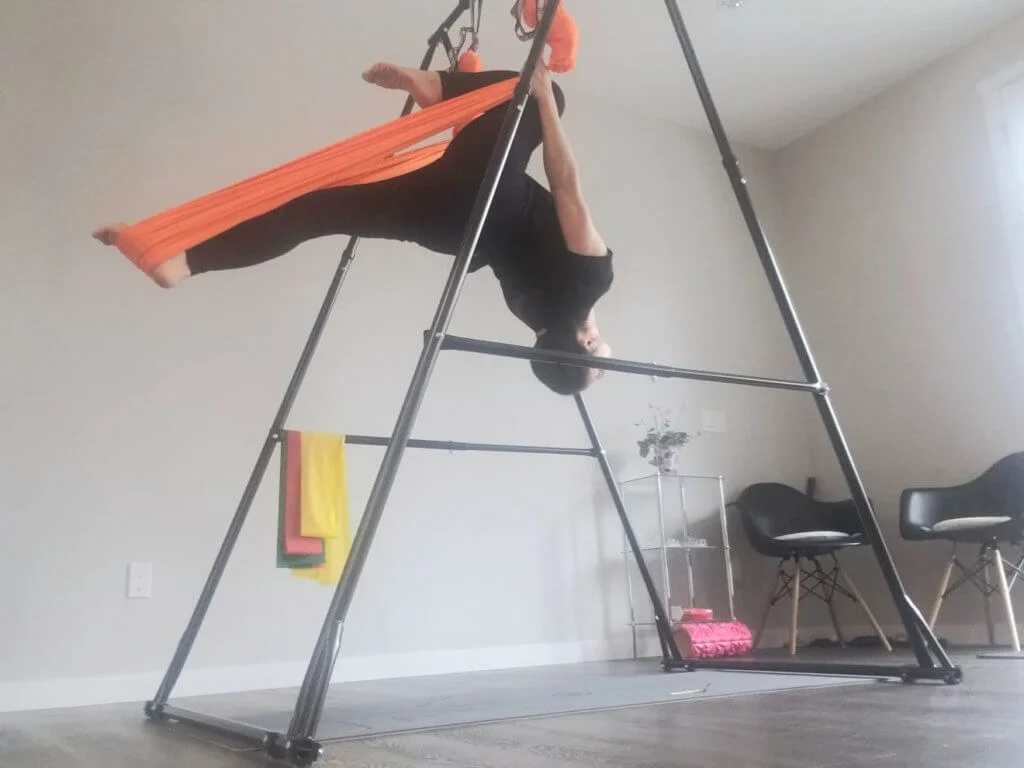 她在加拿大屋企添置瑜伽器材，有時間便會做運動。