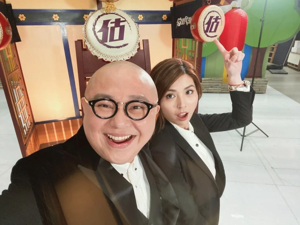 阿Bob和張秀文合作主持《你估我唔到》，為觀眾帶來歡樂。