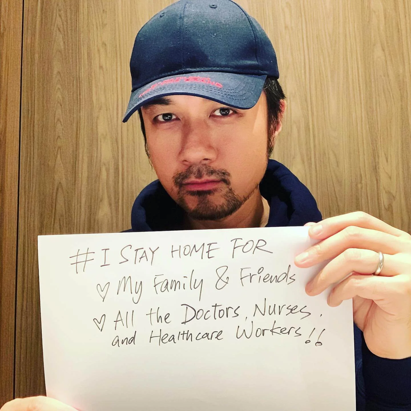 基仔除了提醒大家勤洗手，亦呼籲居家抗疫。