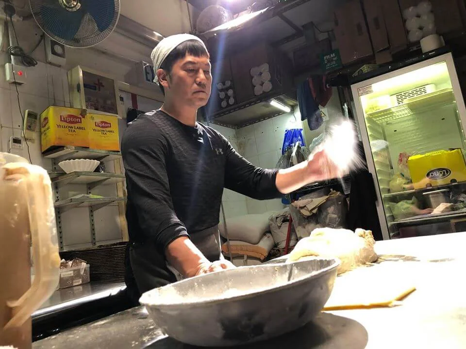 歐錦棠在劇中飾演麵包店老闆,為人固執不妥協兼領悟力強,但自遭驅逐出道場後,性格變得婆媽。