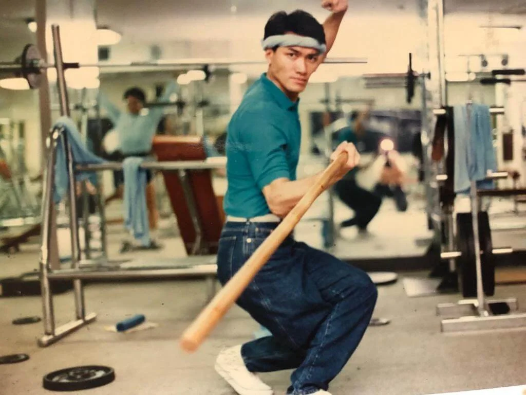 冼灝英自幼習武，廿歲起由電影武師和替身開始做起。