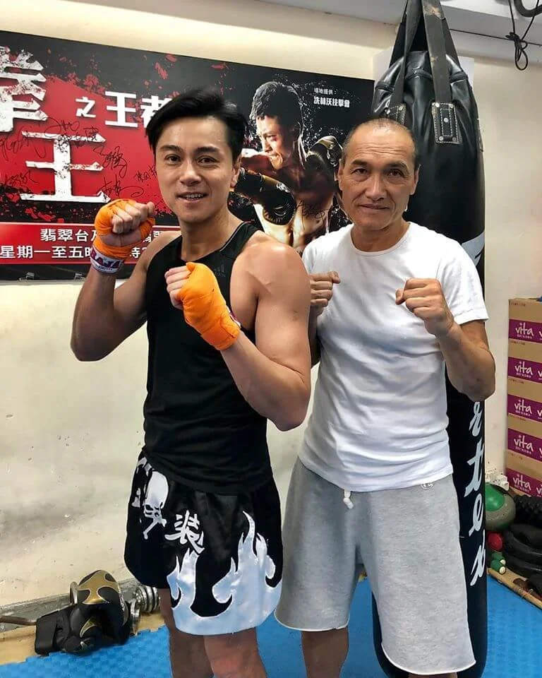 冼師父九八年開始教黃浩然功夫,在無綫劇《拳王》中也有合作。