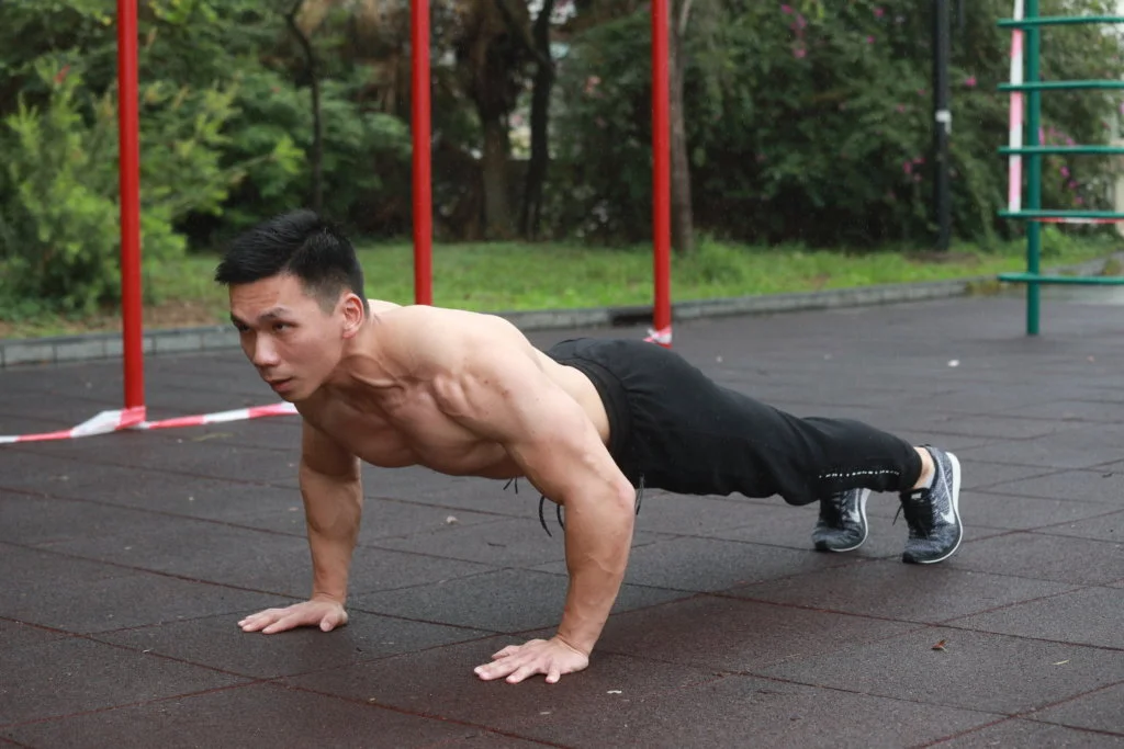 蔡佳潤成功投考紀律部隊，健美運動也取得好成績。