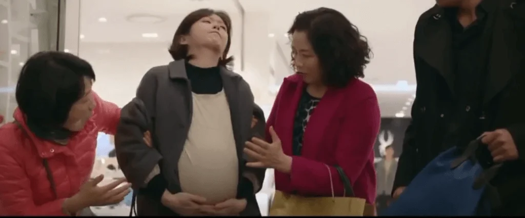 劇中，張娜拉曾對高俊有愛意，不過被不婚主義的他拒絕，重遇高俊那幕，扮大肚的張娜拉被人誤以為快將臨盆，其實她是經痛。 