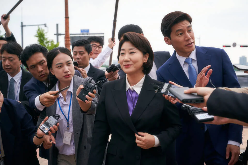 金武烈飾演羅美蘭的參選幕僚，對於她的失常舉動苦惱萬分。
