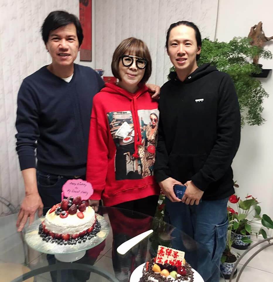 林嘉華上月六十三歲生日，太太劉寶珍及兒子在家為他慶生。