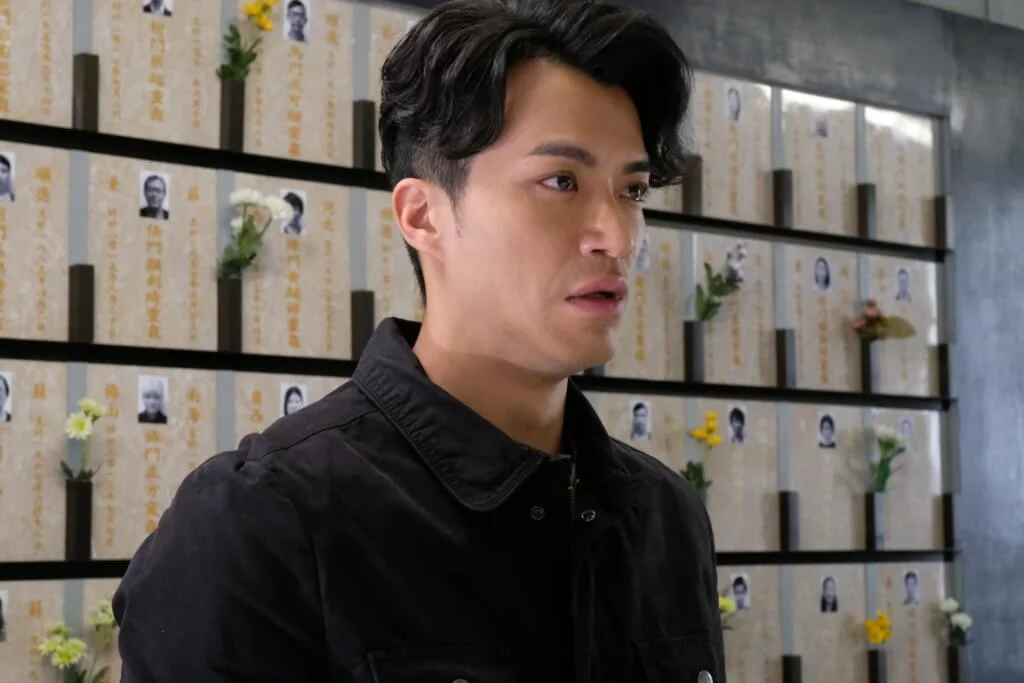 許家傑在《機場特警》飾演殺人狂宋天機,笑容陰森、目露凶光,令人不寒而慄。