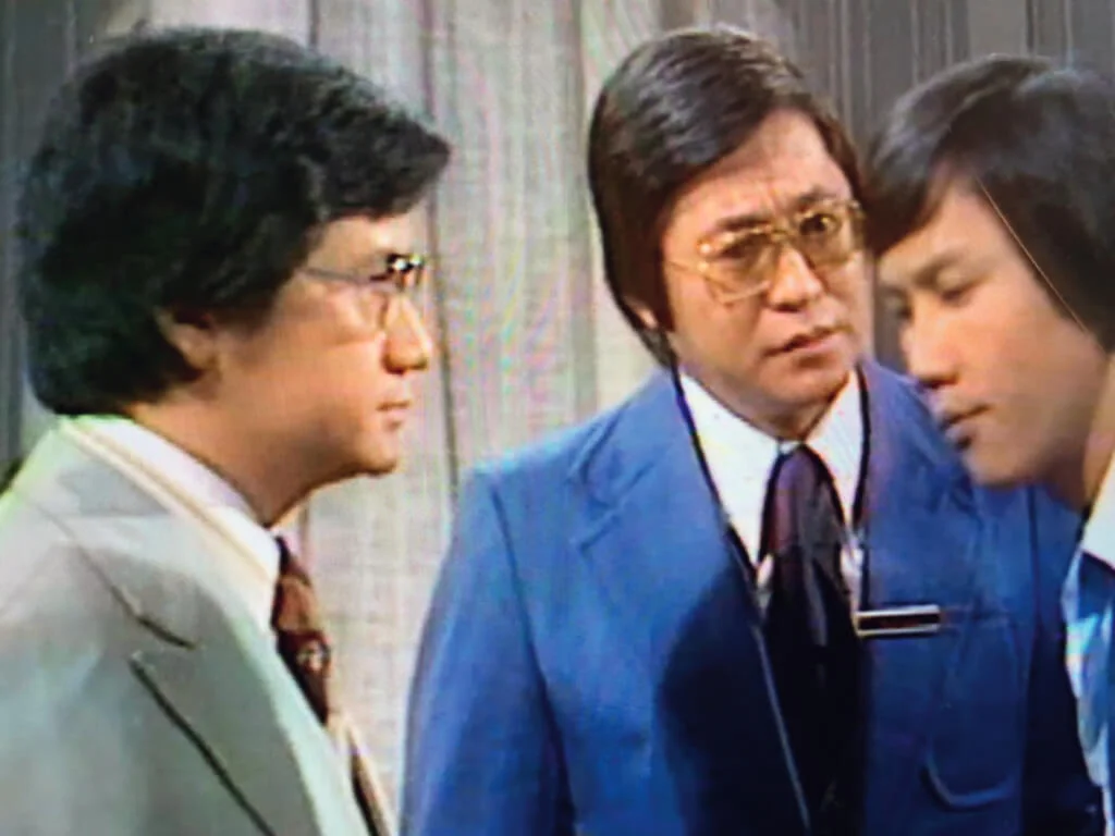 驟看李韶如的分居丈夫（盧大偉）和現任男友（王偉）相似之處還不少，反映她對某種外形和氣質的男性情有獨鍾，雖然那對多數人來說，就是「穩重」。這一幕的兩男相遇，如果由陳韻文寫，兩句對白便能畫龍點睛。