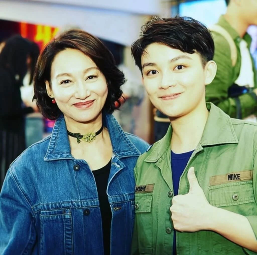 孟希璘自小在邵氏宿舍長大,早已認識前輩惠英紅。