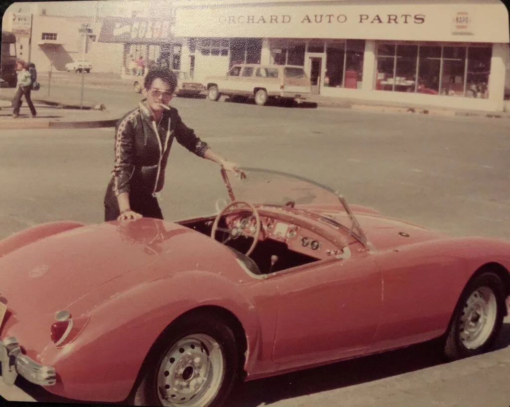 行船做水手的日子,走私賺過不少錢,亦見識過物質生活。