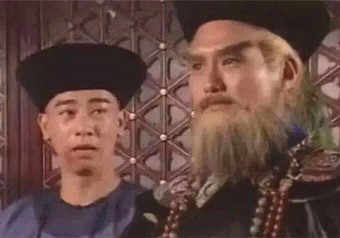 王俊棠在98年劇集《鹿鼎記》演鰲拜,古裝對白令他驚覺自己不懂演戲,對手是演韋小寶的陳小春。