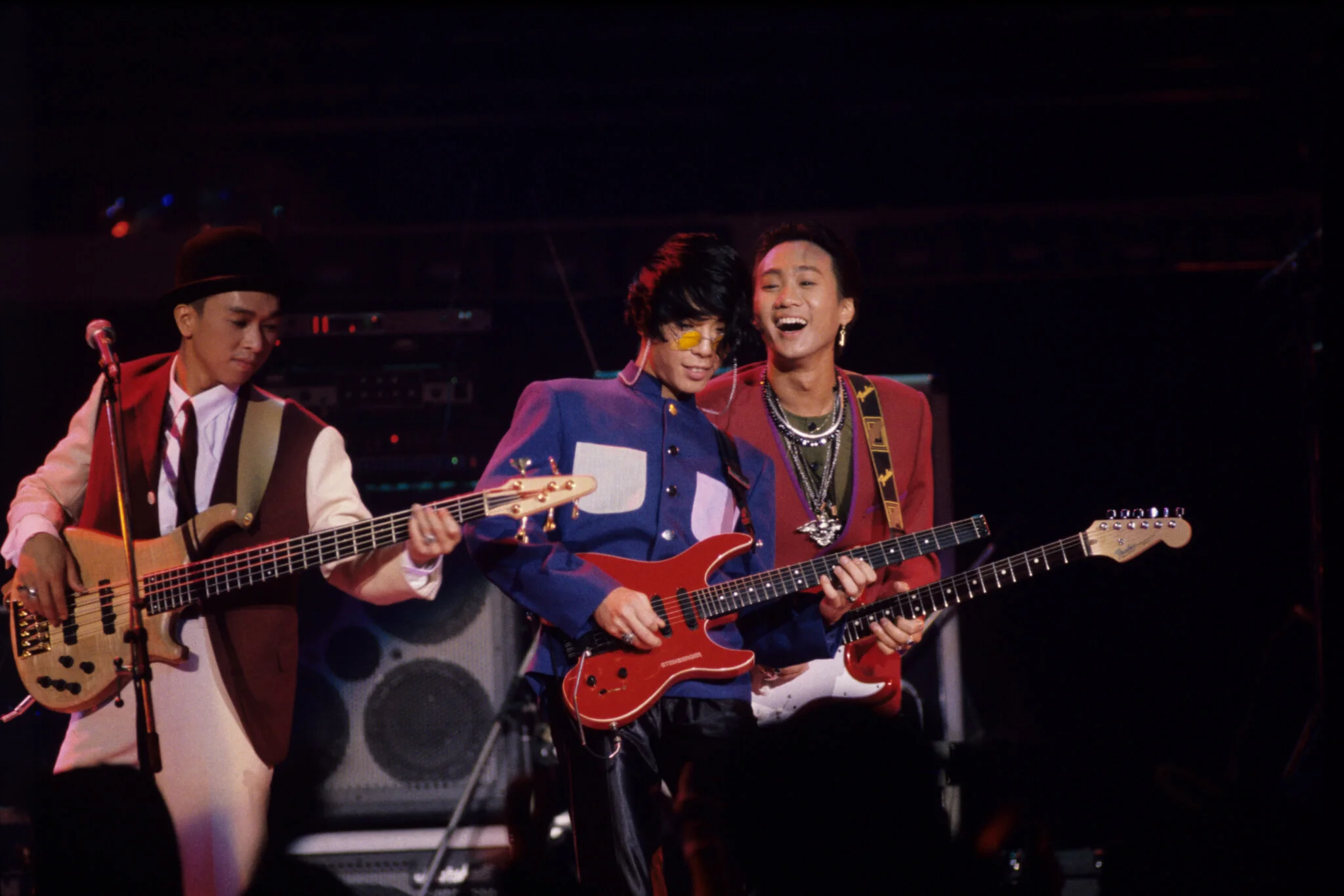 家強受到家駒影響愛上音樂,他們曾經是好拍檔,家駒的離世,對家強打擊甚大。