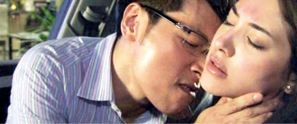 譚偉權在劇集《名門暗戰》飾演大奸角何永年,在劇中下藥迷姦陳凱琳,令此劇引起不少迴響。