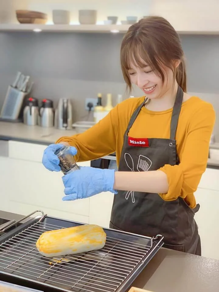 龔嘉欣自言是不能閒下來的人，疫情期間工作減少，她馬上去學古箏及烹飪，充實自己。