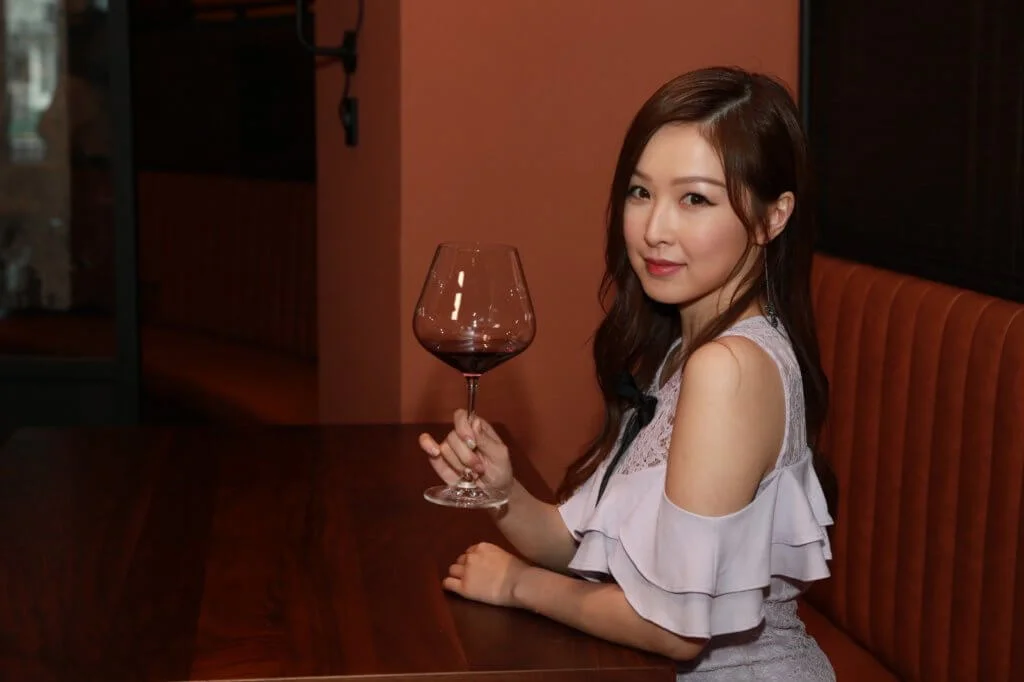 一向喜歡紅酒的樂瞳，將興趣發展成生意。