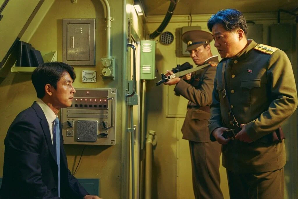 南北韓首腦出席峰會時，遇上北韓軍官發動政變而被挾持。