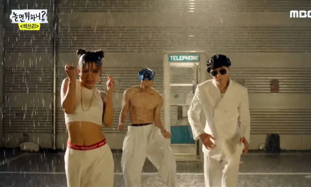 Rain 在SSAK3的MV中,當然少不了大方曬肌,三人的動感活力與時下偶像組合無異。