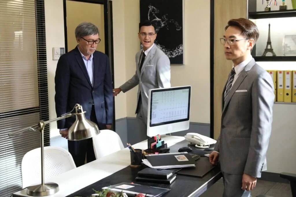 譚偉權在《途網》中飾演朱敏瀚上司,經常欺壓下屬。