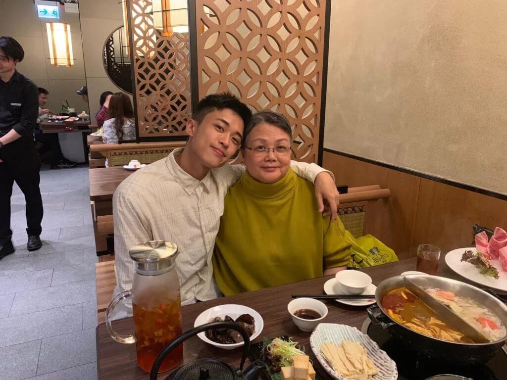 嫲嫲是顧定軒的頭號粉絲,在其演藝路給予無限支持。