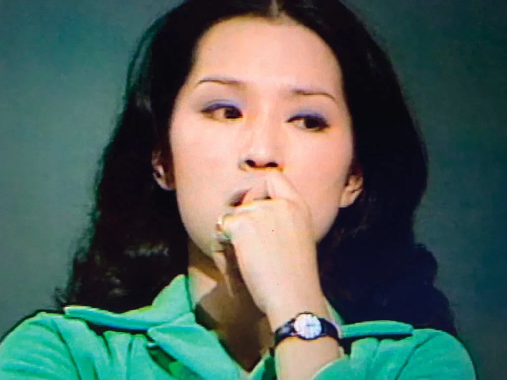 《狂潮》播出三年後，單元劇《女人三十》面世。李韶如的處境，可以是其中一集。都會女性不愁沒有選擇，像她，事業與愛情都有出路，只是自由的代價，也即後果自負的壓力，大得叫人不能不思前想後。而時間在這樣的心理下溜走得特別快，看在他人眼裏，只能興歲月不饒人之嘆。