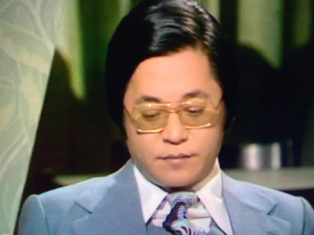 他什麼都好，但不代表他就是那個對的人。譬如說，他能給人安全感，但他也受限於太安分。他能給她依偎，但她偏靜極思動。他處處替她着想，她卻覺得，你怎麼會不了解我最看重什麼。一個幸福的人想把幸福給予對象，還須明白，自己的純粹，有些時候會被看作頭腦簡單，尤其當對象「曾經滄海」。