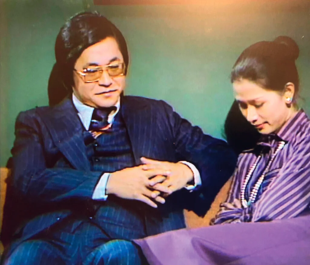 《狂潮》播出三年後，單元劇《女人三十》面世。李韶如的處境，可以是其中一集。都會女性不愁沒有選擇，像她，事業與愛情都有出路，只是自由的代價，也即後果自負的壓力，大得叫人不能不思前想後。而時間在這樣的心理下溜走得特別快，看在他人眼裏，只能興歲月不饒人之嘆。