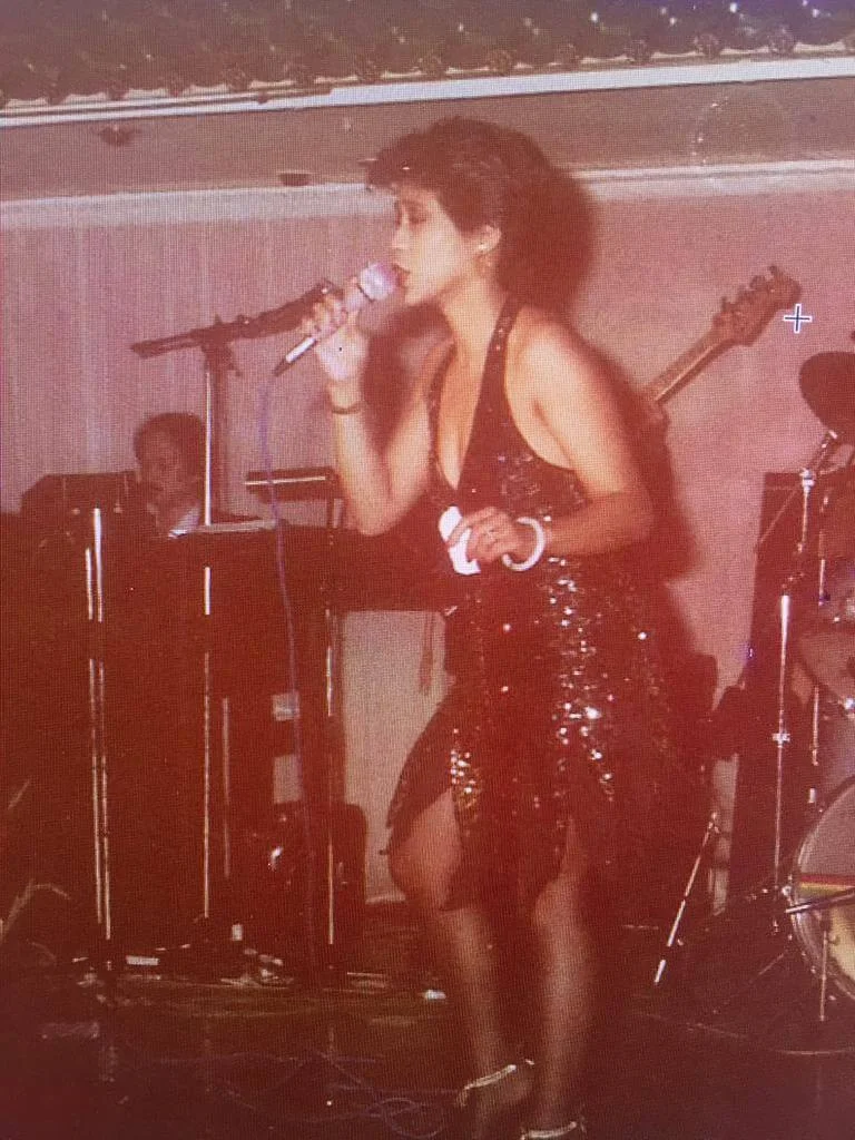 李麗霞讚自己三十多歲時身材苗條,腰圍廿六吋。