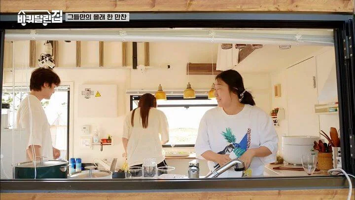 小屋設備齊全，有廚房可供煮食。