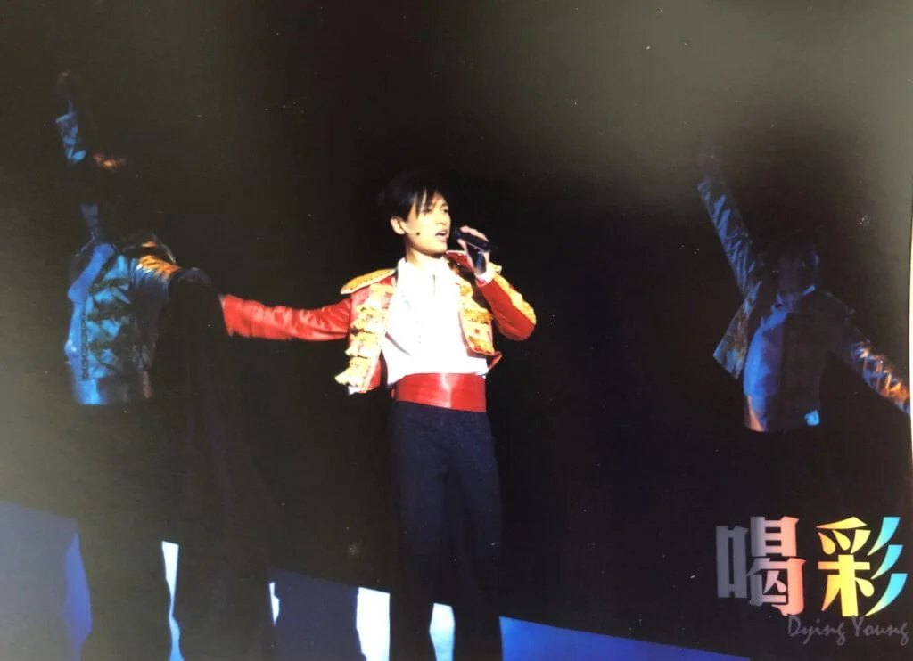 譚偉權在舞台劇《喝采》中飾演Lesile,公演前受到不少非議,其後有不少哥哥粉絲看至淚流滿面,令他如釋重負。