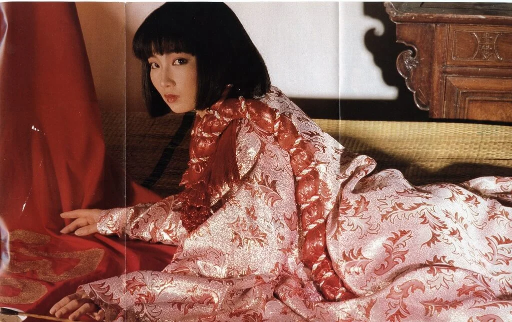 王綺琴古典味濃,東洋扮相甚特別。