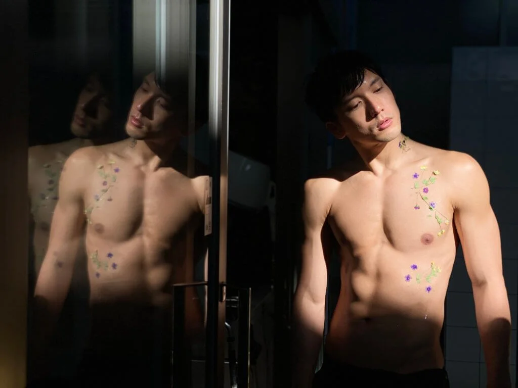 寫真集有一百八十頁的圖片及文字,注入蝴蝶和花朵的意念,讓大家感受Kenny的成長。